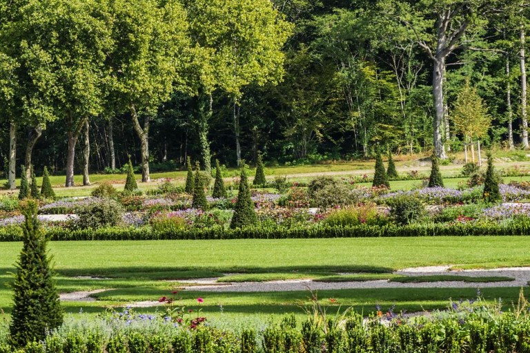 Réussir l'engazonnement de votre jardin, conseils pratiques